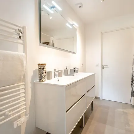 33 L Pool & Gym L Shellter Grimaud